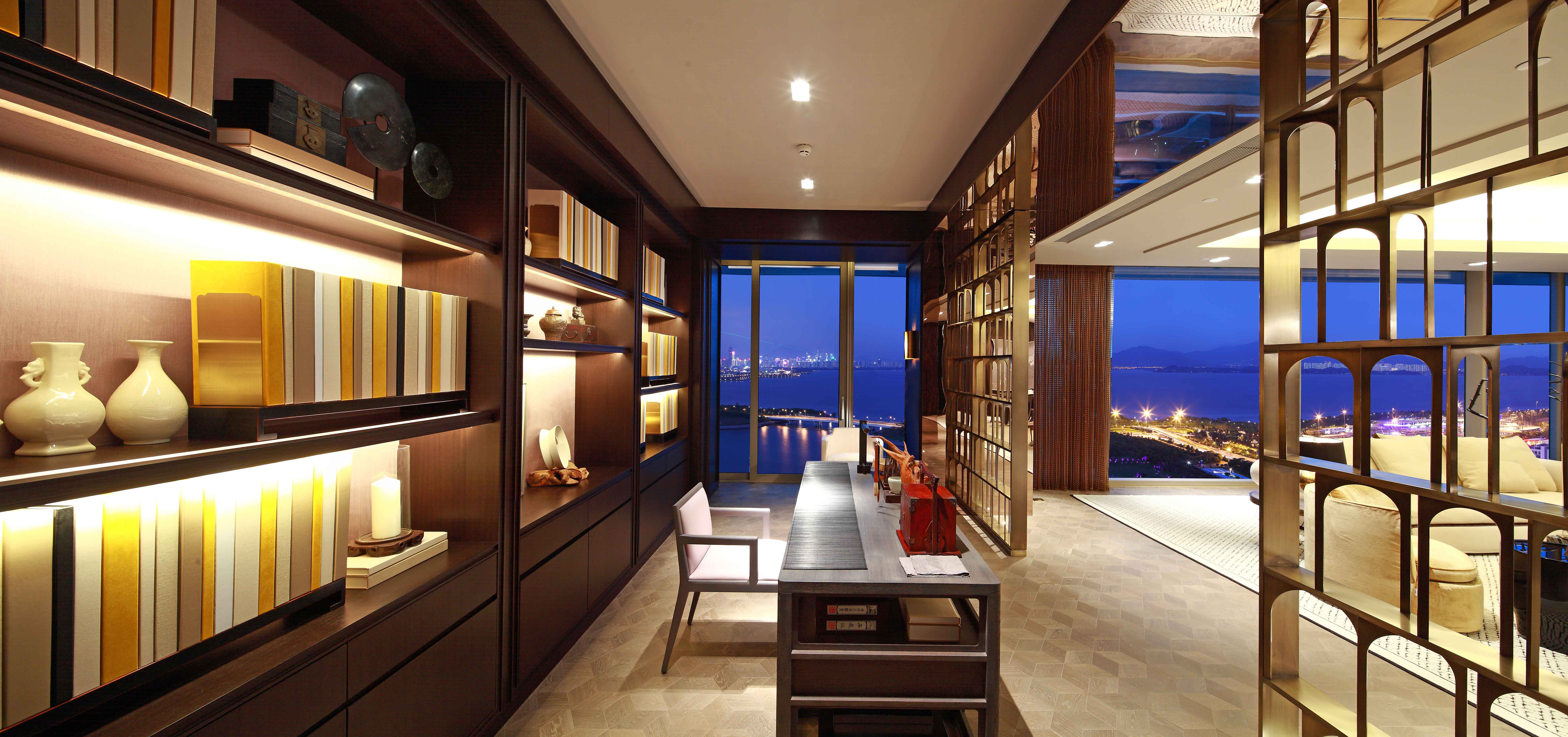 China Hotel Furniture Modern Walk Closet Designs Wood Door Bedroom Furniture Storage Drawers Wardrobes