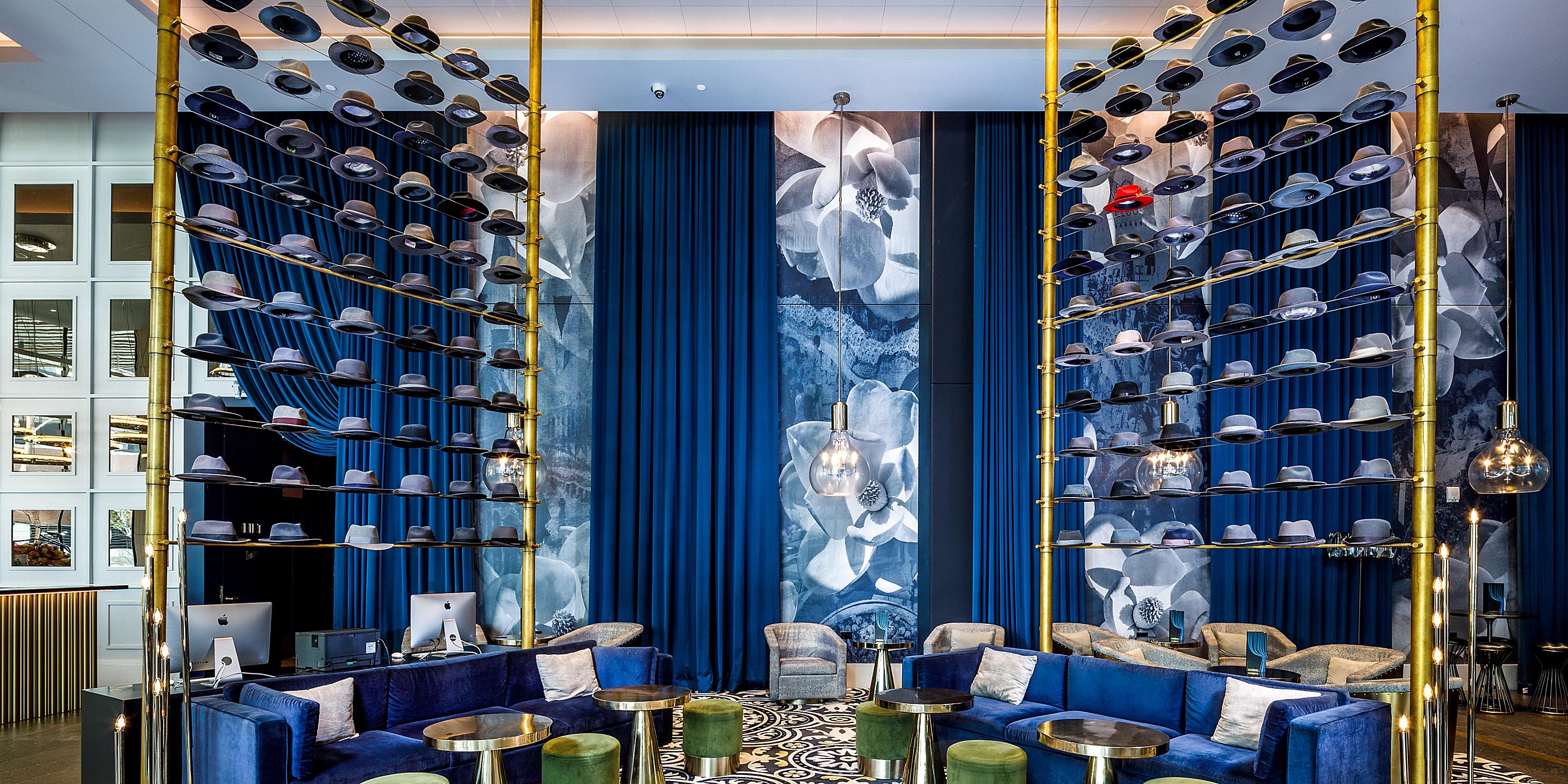 Divano della hall del ristorante dell'hotel 